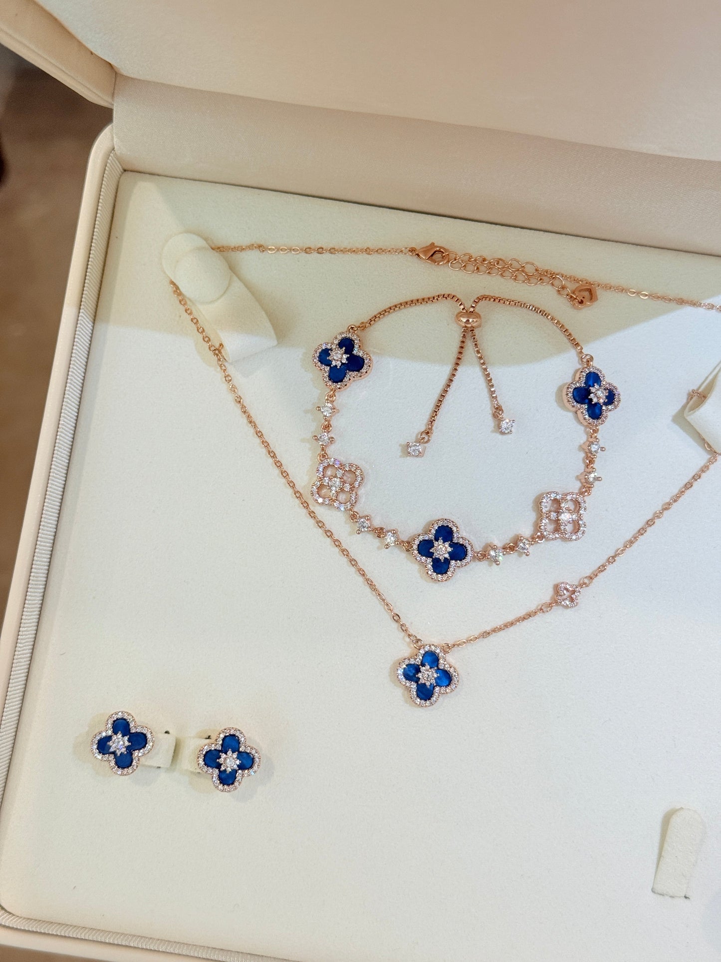 Sakura Cleef Set