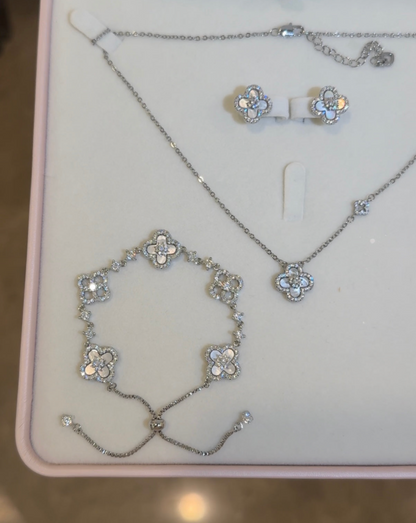 Sakura Cleef Set