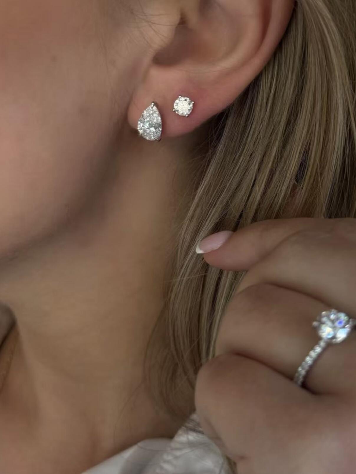 2ct Drop-Shaped Diamond Necklace